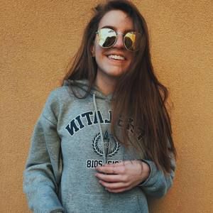 Meet your Posher, Mia